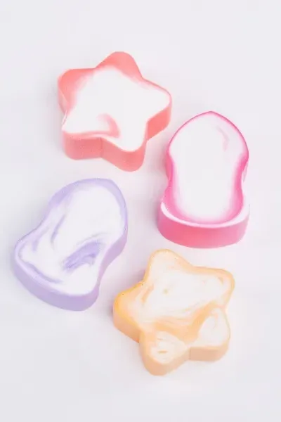Set of 4 WOW cosmetic sponges in assorted shapes and colours